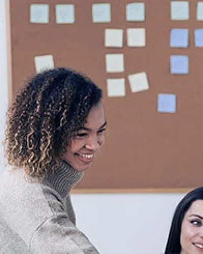 Team der Deutschen Stiftungsagentur bei einer Beratung zur Stiftungsgründung und Stiftungsverwaltung